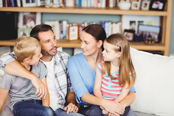 family-therapist-talking